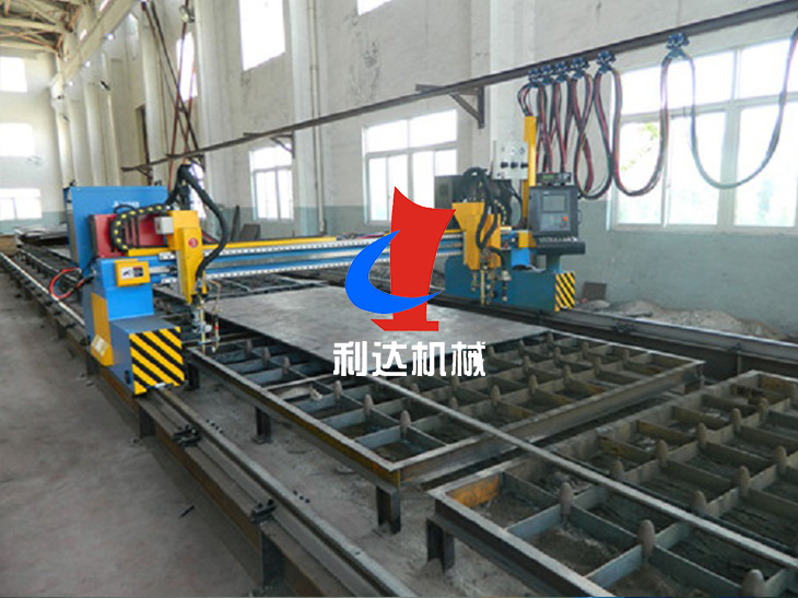 Plasma flame cutting machine